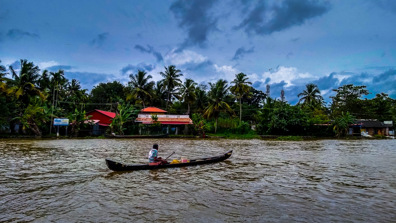 Kerala Backwaters Tour & Waterways of Alappuzha